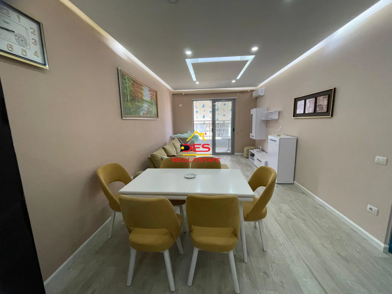 Shitet apartament 2+1 në orikum.
