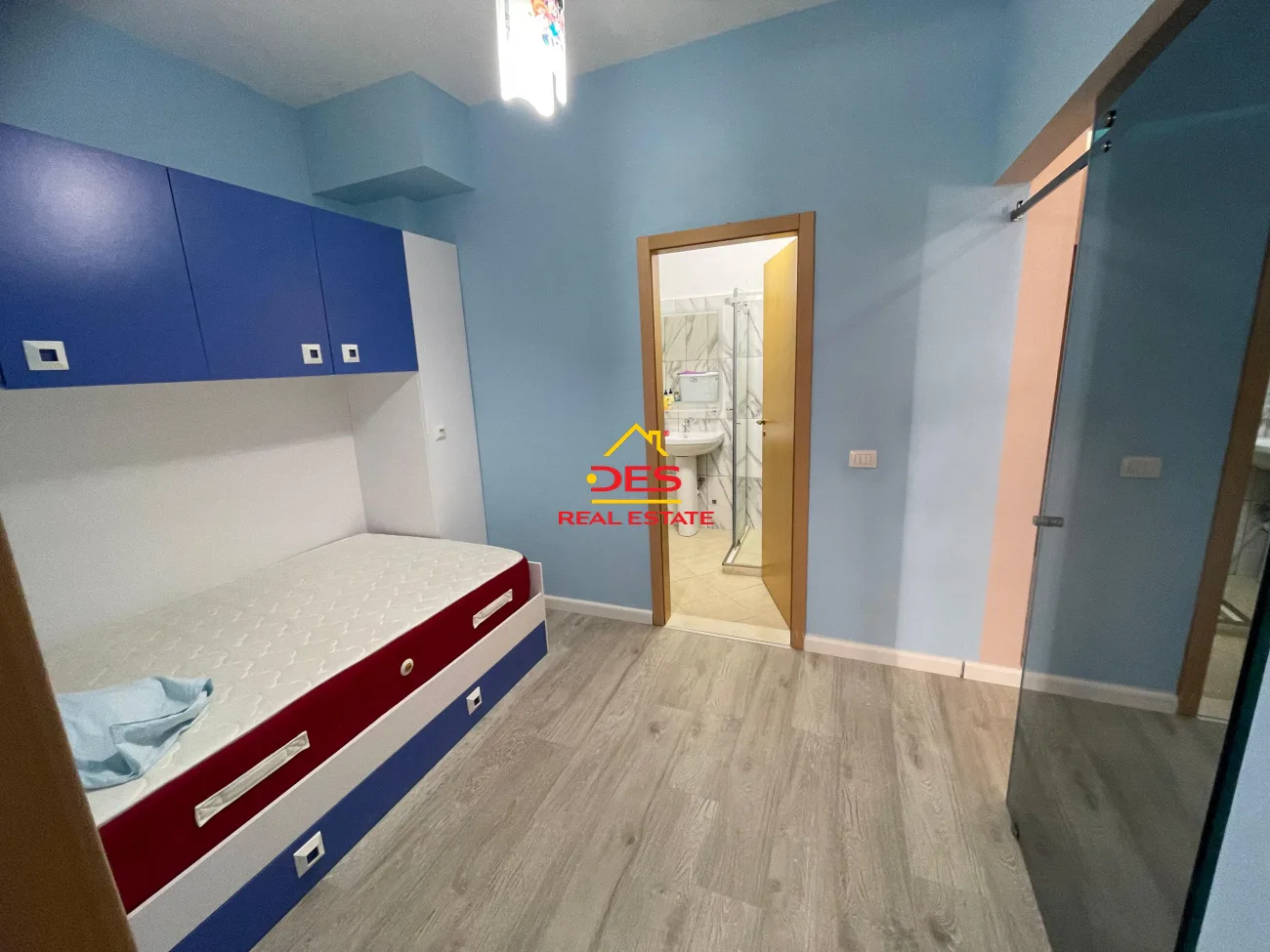 Shitet apartament 2+1 në orikum.