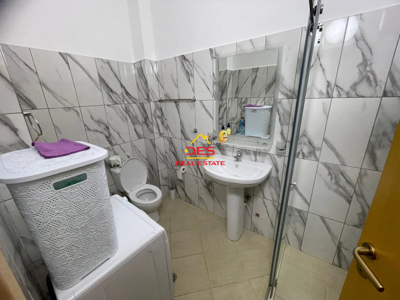 Shitet apartament 2+1 në orikum.