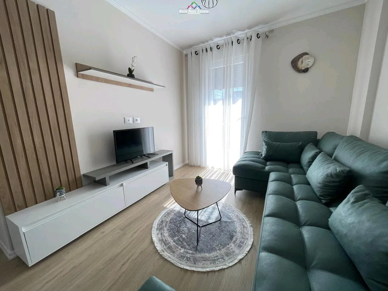 Apartament Me Qera 1+1 Ne Xhamllik (ID B2101282) Tirane