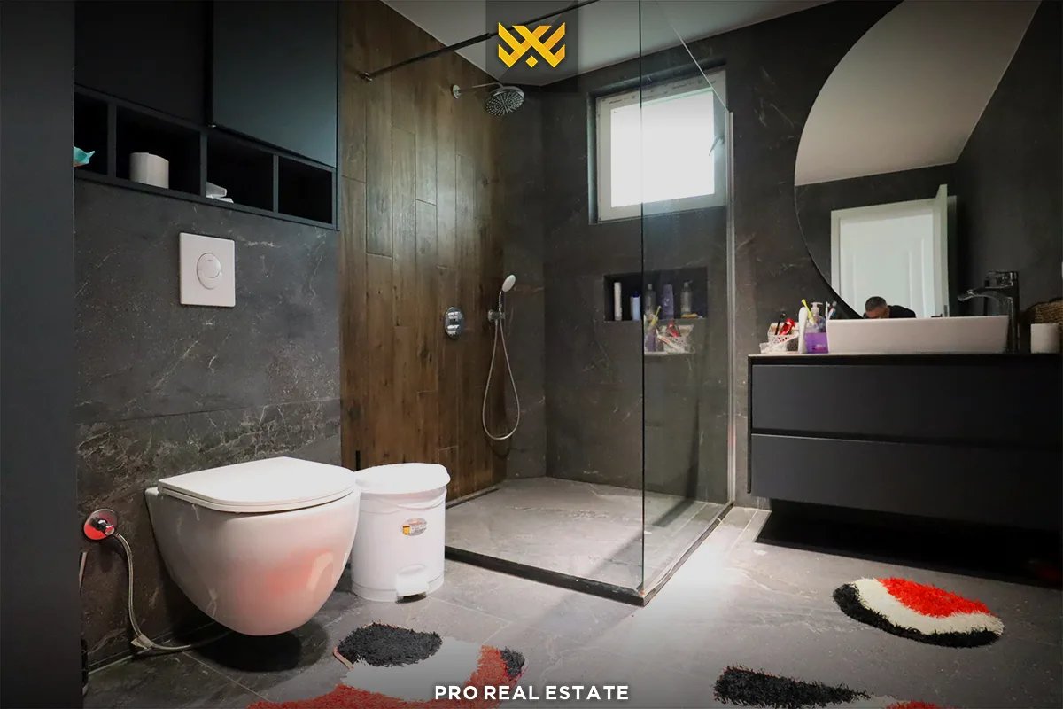 Shtëpi 204m² për #SHITJE në Sofali.