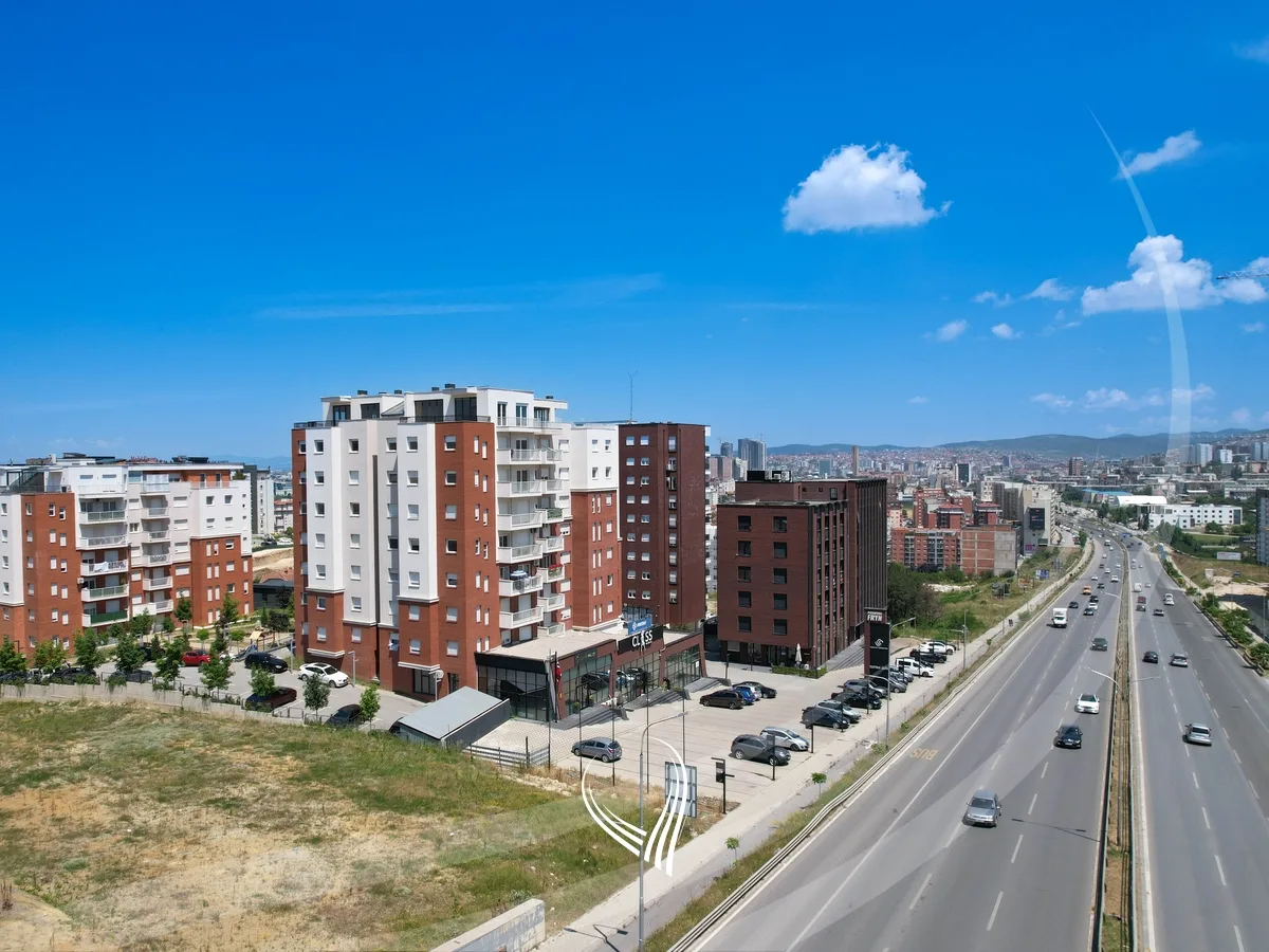 Lokal 316m2 në shitje në lagjen Kalabria – Emshir