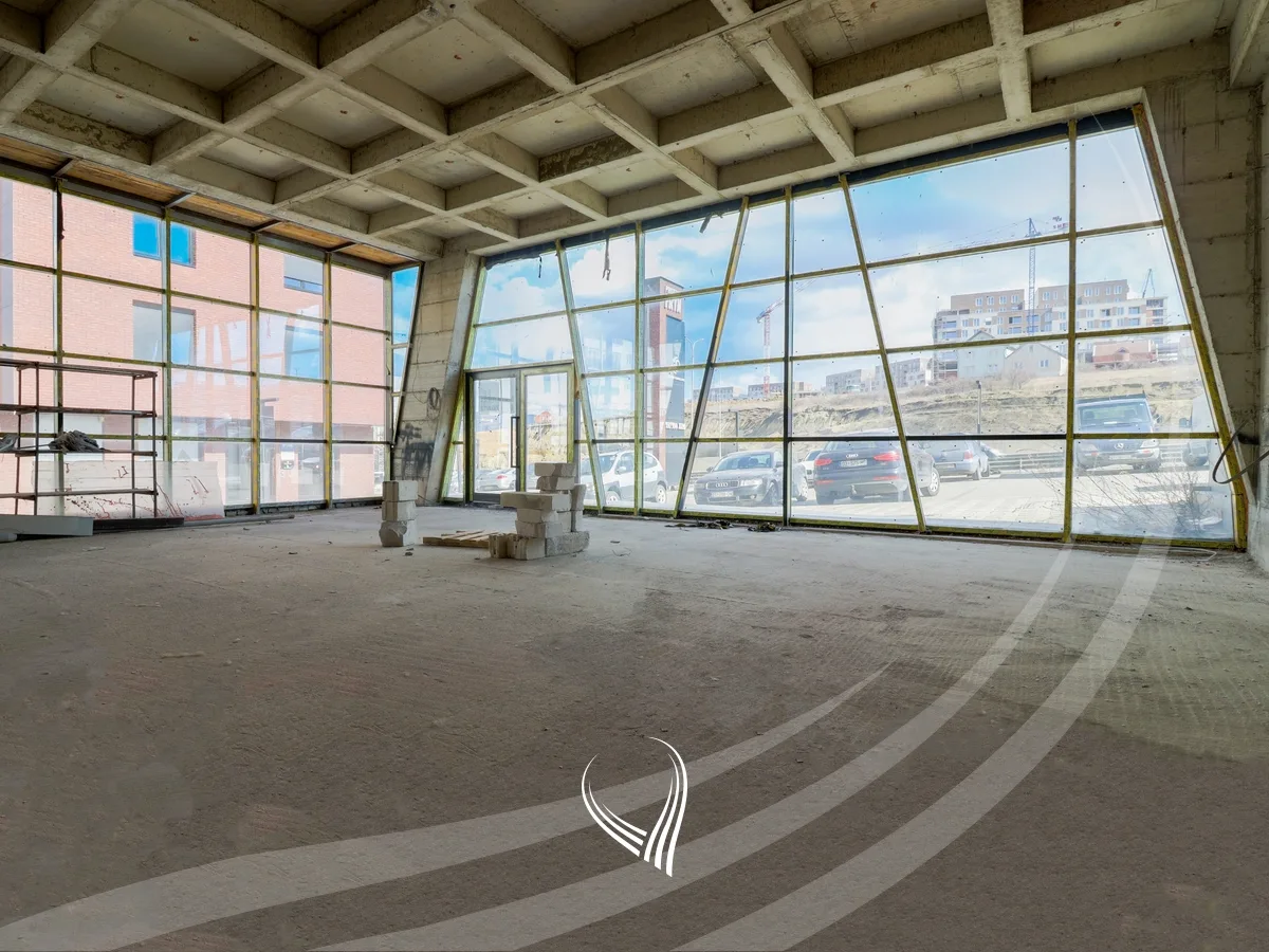 Lokal 316m2 në shitje në lagjen Kalabria – Emshir