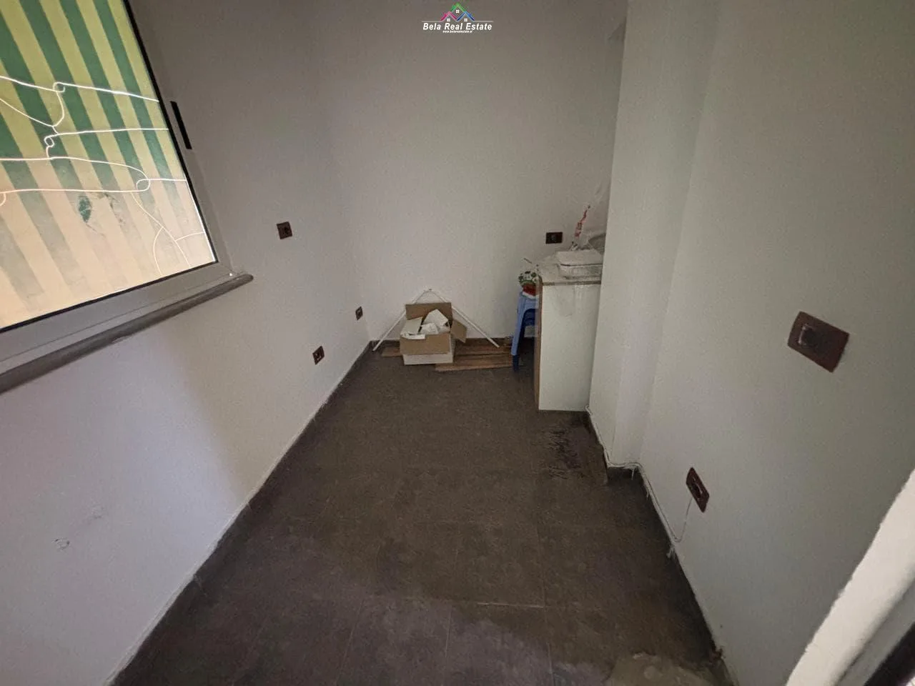 Zyre Me Qera Tek Zogu i Zi (ID BZ2774) Tirane