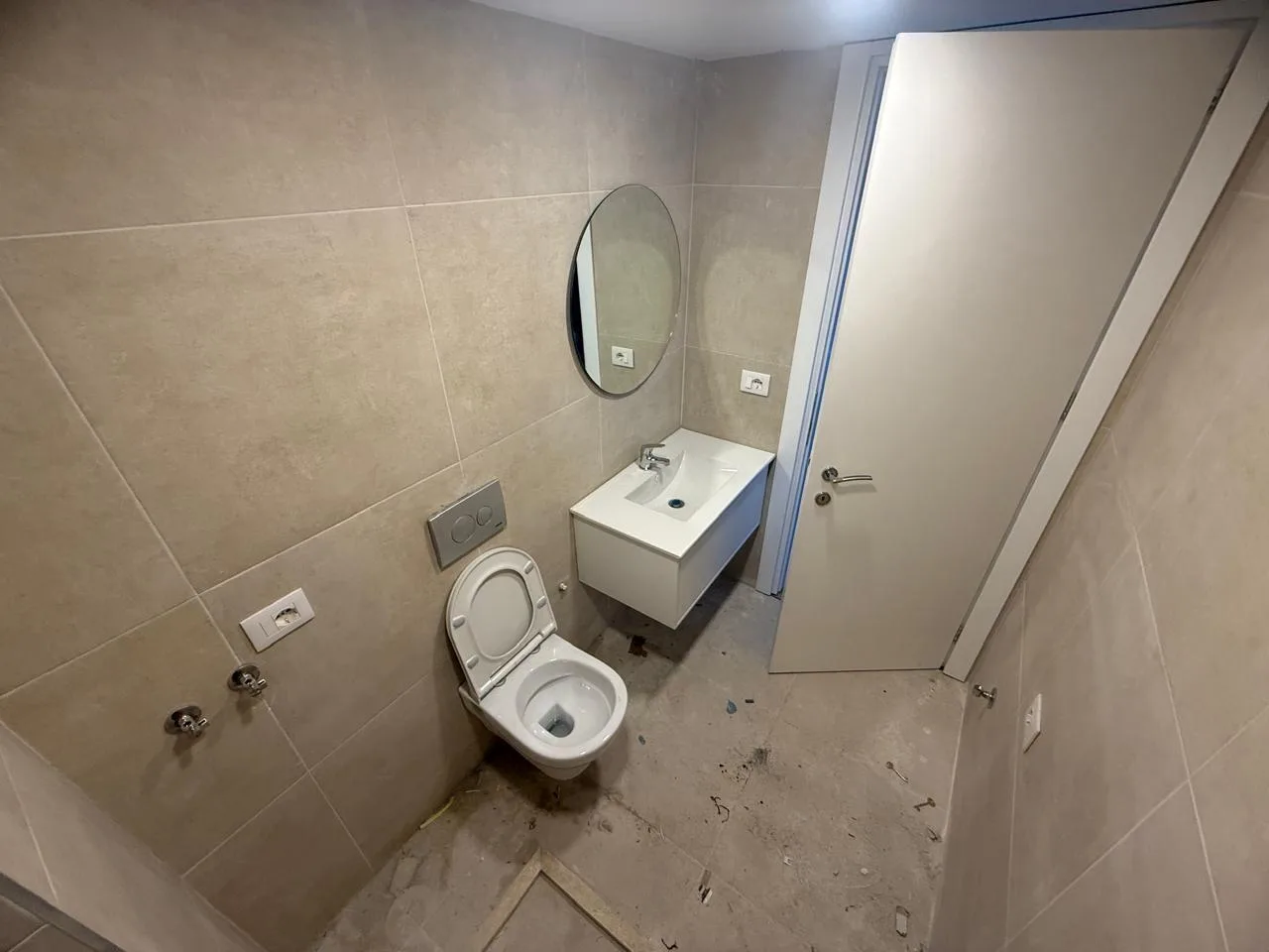 Dyqan Duplex Me Qera tek Kompleksi Golden Park (ID BD21721)