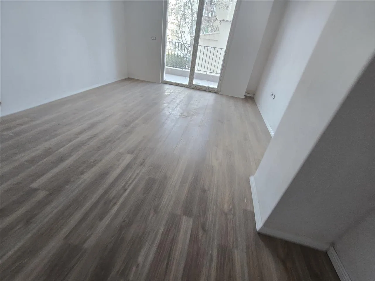 Apartament Ne Shitje 1+1 Tek Kompleksi Aura (ID B110469) Tirane
