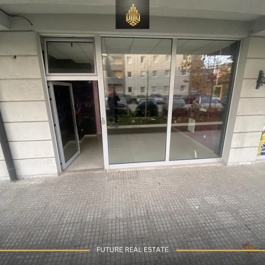 Lokal me QERA/33m²