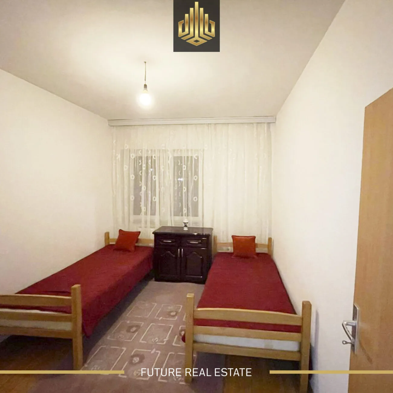 Banesë me QIRA – 3 dhomë gjumi – te shtëpija e pleqëve.