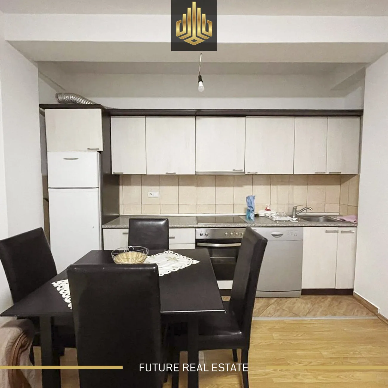 Banesë me QIRA – 3 dhomë gjumi – te shtëpija e pleqëve.