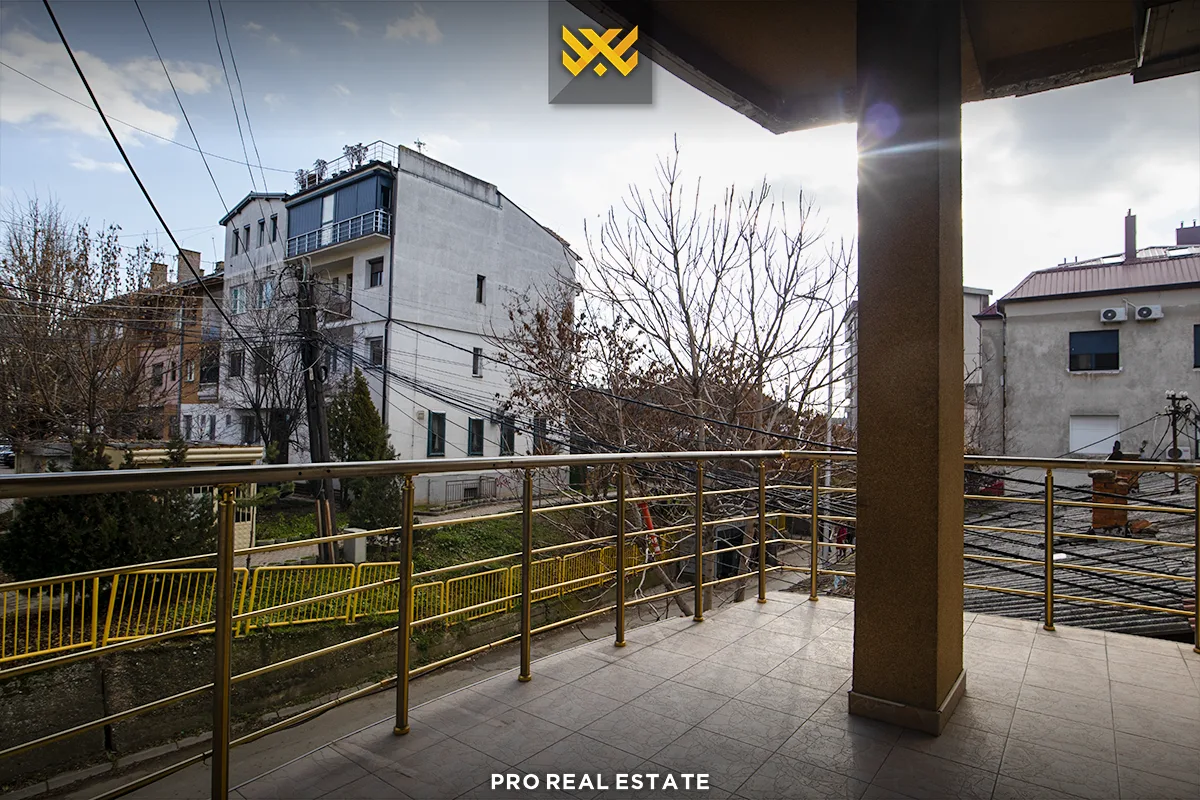 Zyrë 150m² me #QIRA në Qendër.