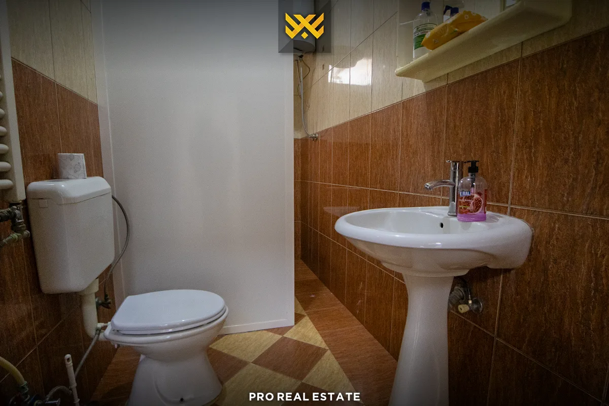 Zyrë 150m² me #QIRA në Qendër.