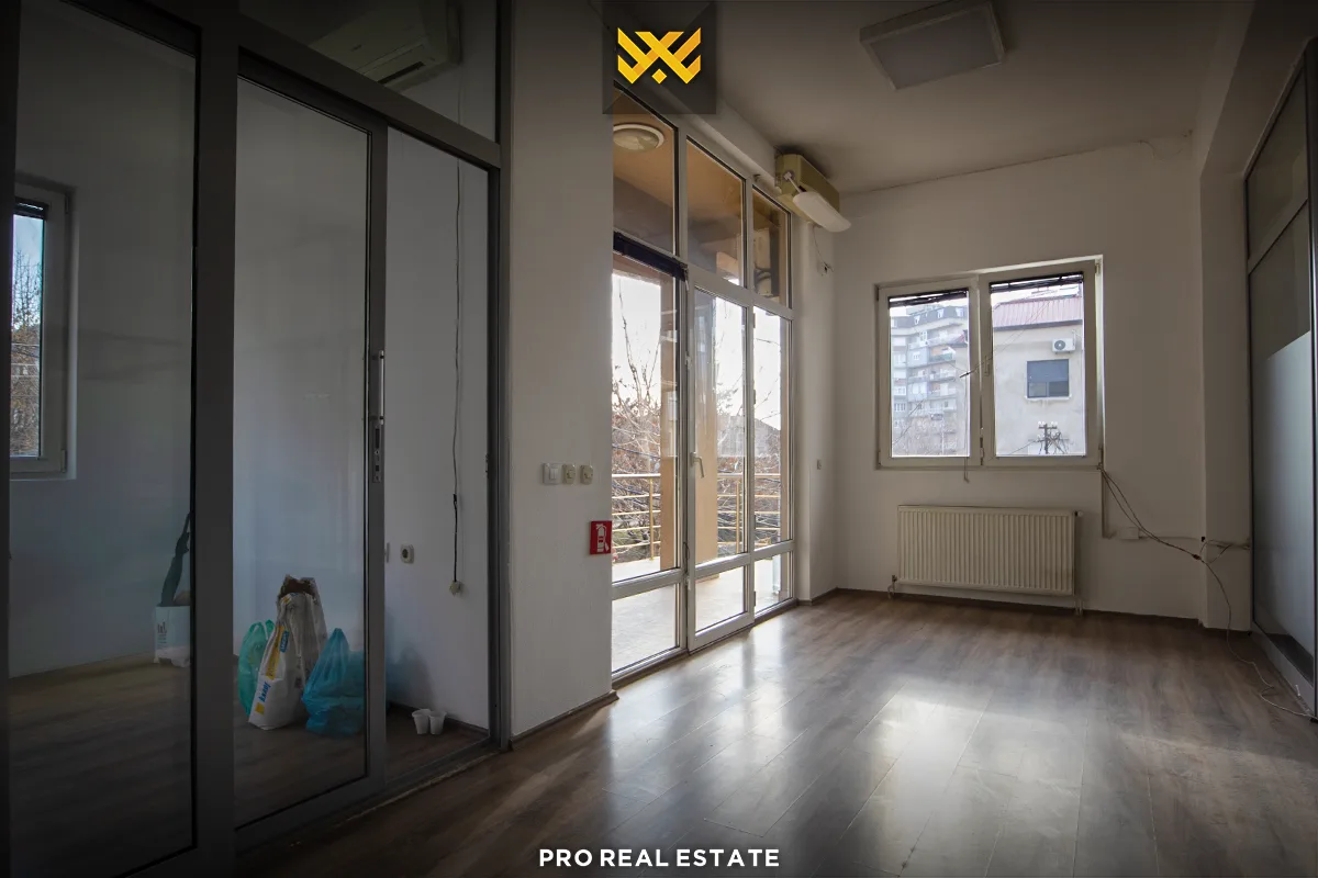 Zyrë 150m² me #QIRA në Qendër.