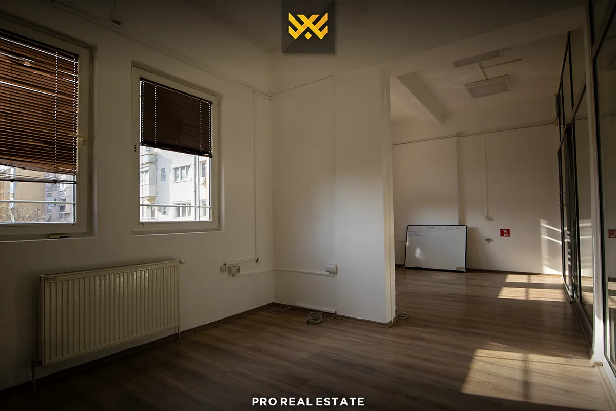 Zyrë 150m² me #QIRA në Qendër.