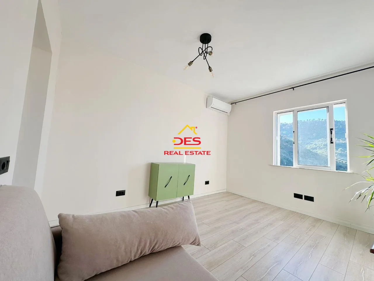 Shitet apartament 2+1 në delvinë