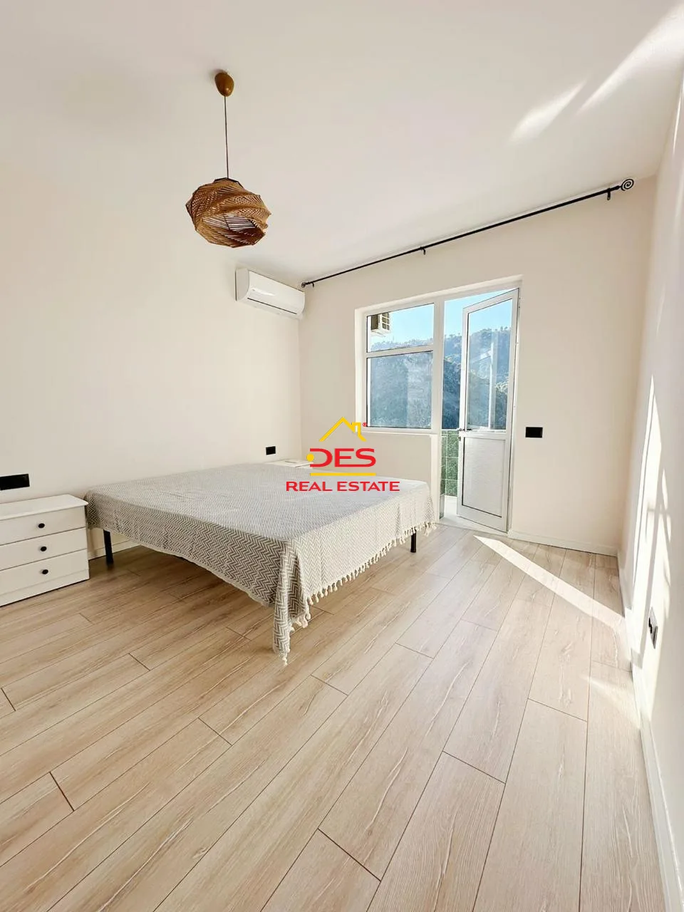 Shitet apartament 2+1 në delvinë
