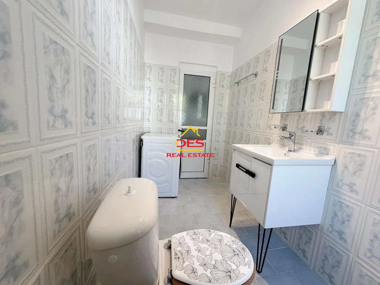 Shitet apartament 2+1 në delvinë