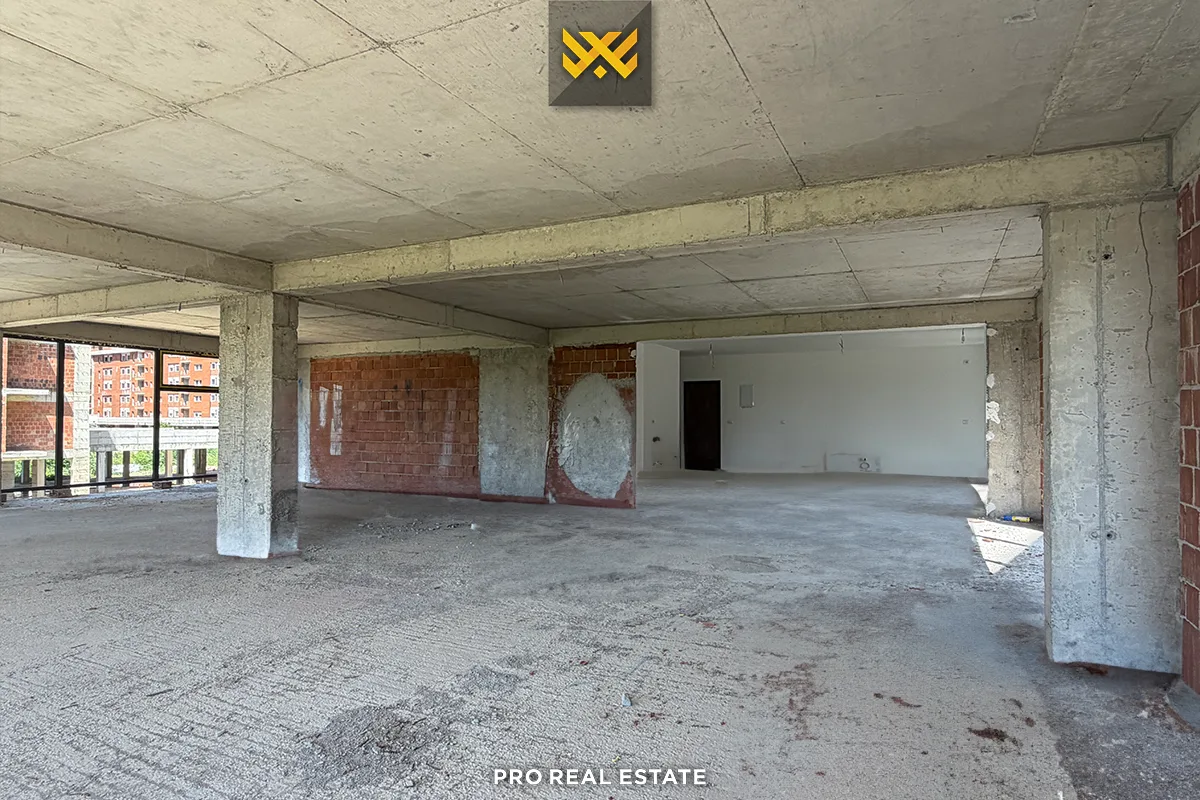 Lokal 260m² për #SHITJE në Emshir