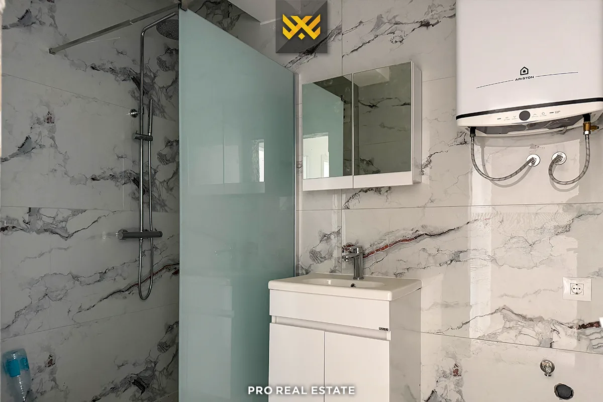 Lokal 260m² për #SHITJE në Emshir