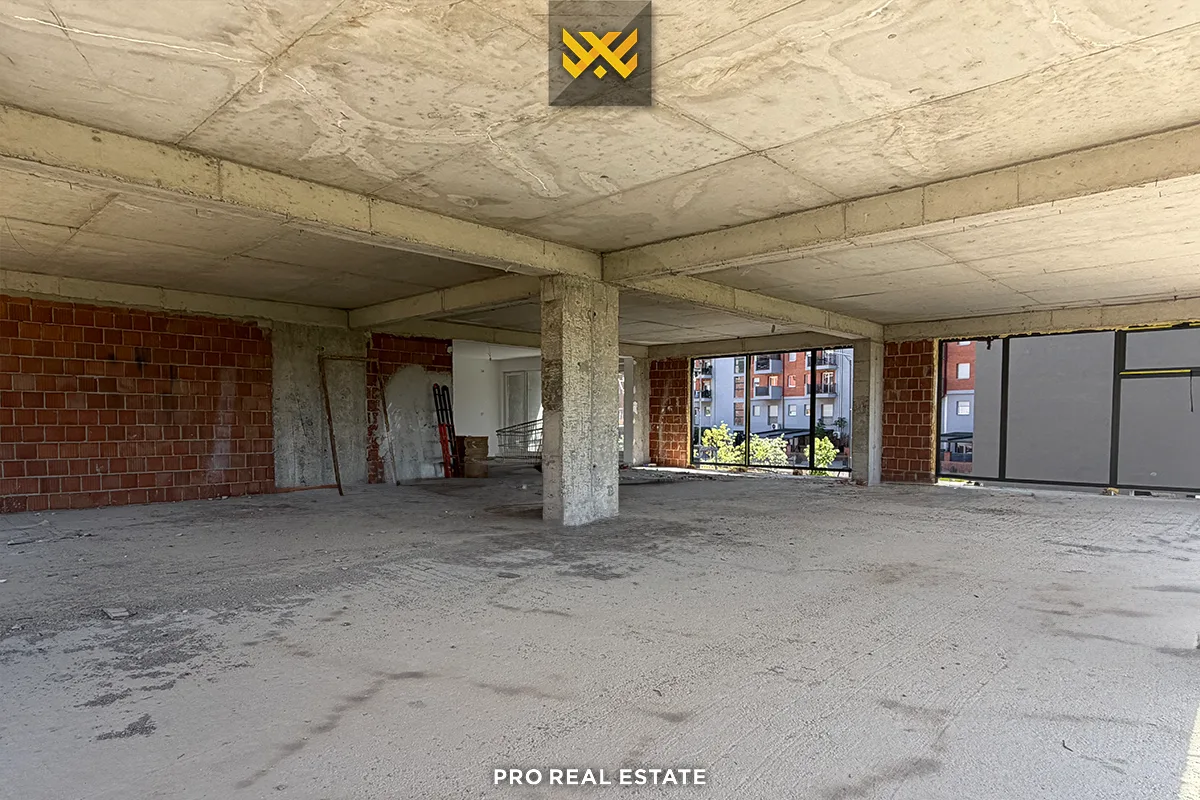 Lokal 260m² për #SHITJE në Emshir