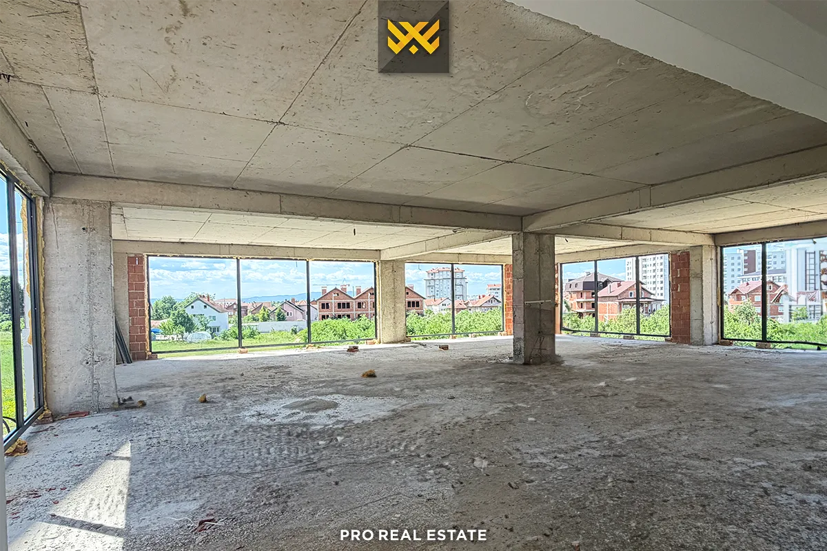Lokal 260m² për #SHITJE në Emshir