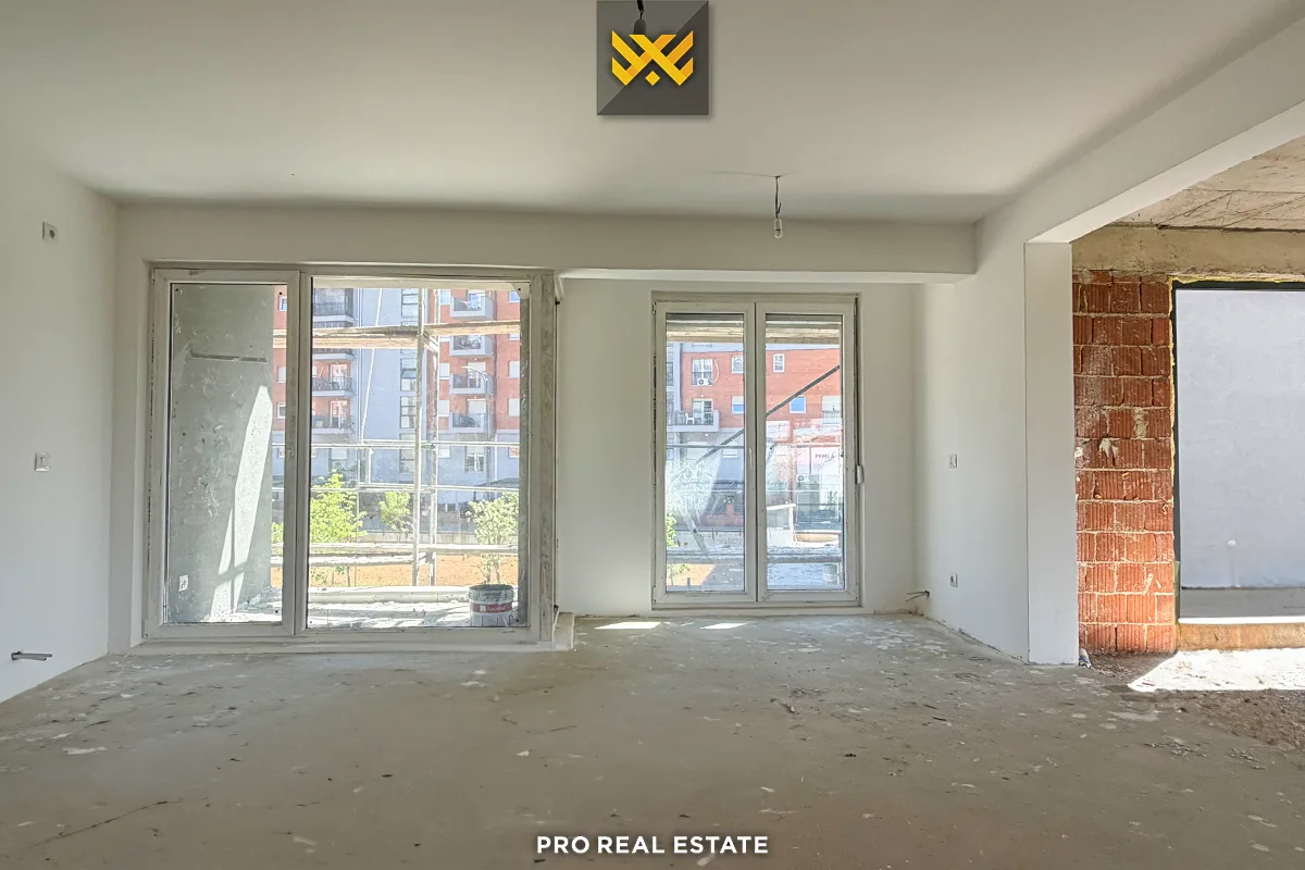 Lokal 260m² për #SHITJE në Emshir