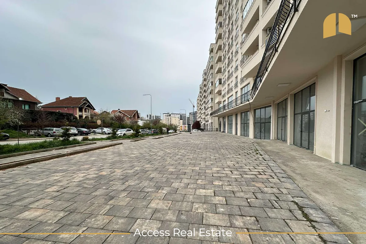 Lokal me QIRA – 400m² – Rruga C