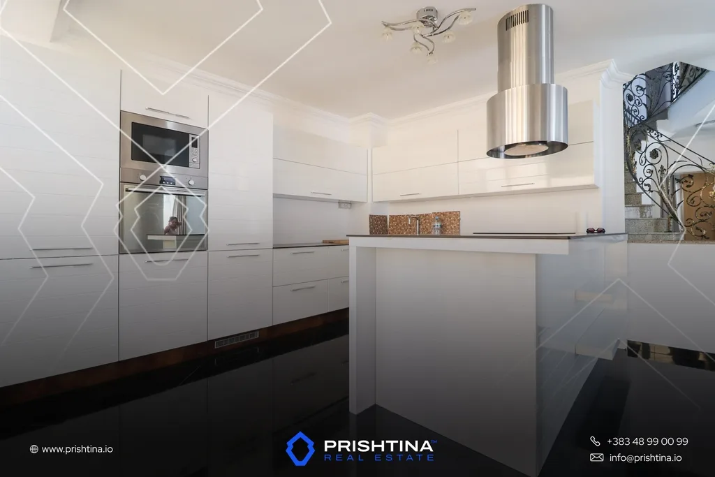 Shtëpi me qira 450m² në Veternik