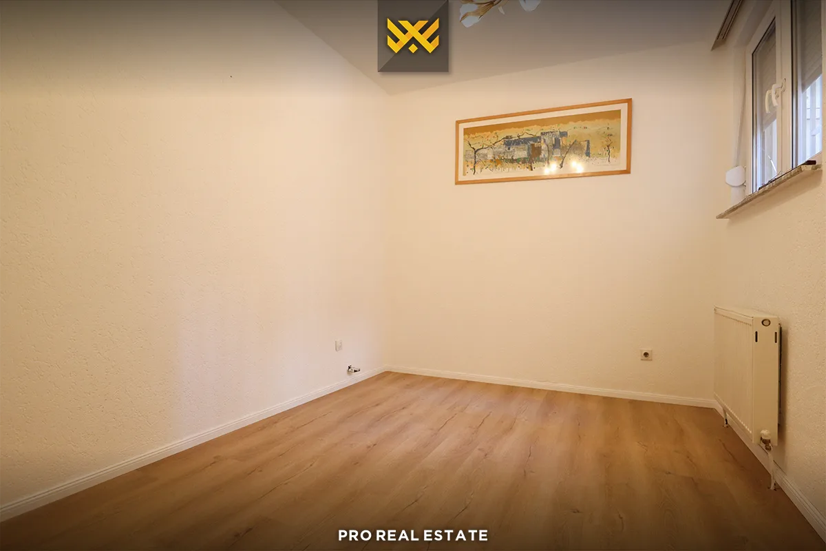 Banesë - Zyre 280m² + 130m² terasë me #QIRA në Qendër.
