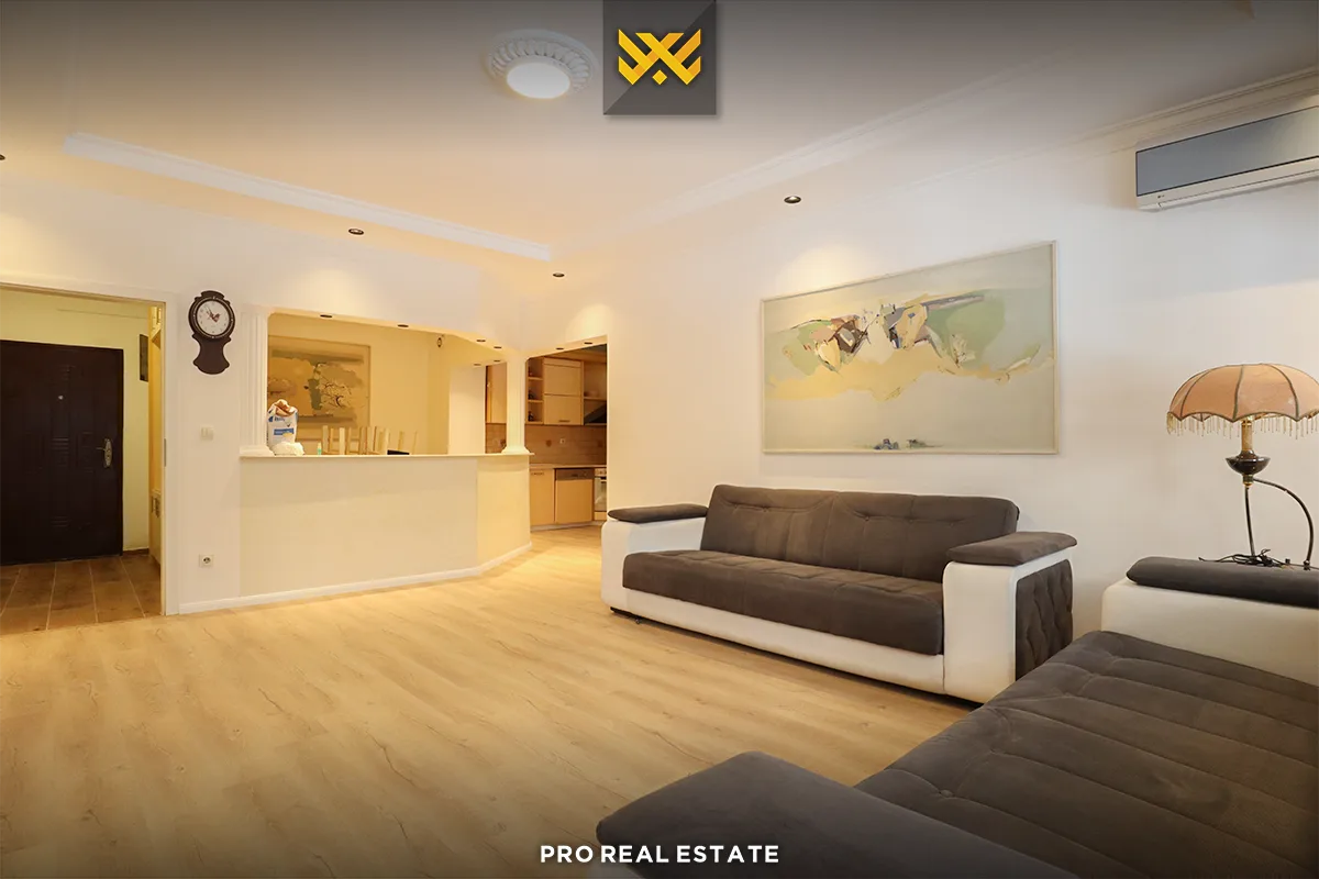 Banesë - Zyre 280m² + 130m² terasë me #QIRA në Qendër.