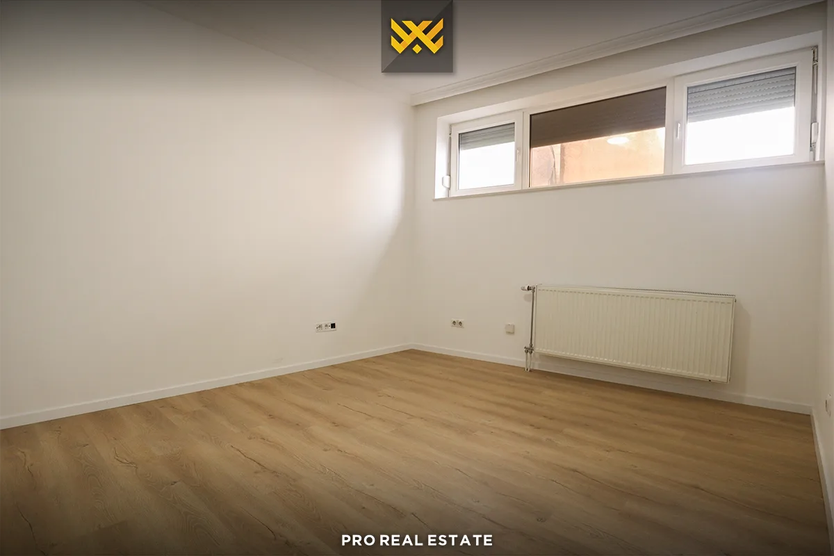 Banesë - Zyre 280m² + 130m² terasë me #QIRA në Qendër.