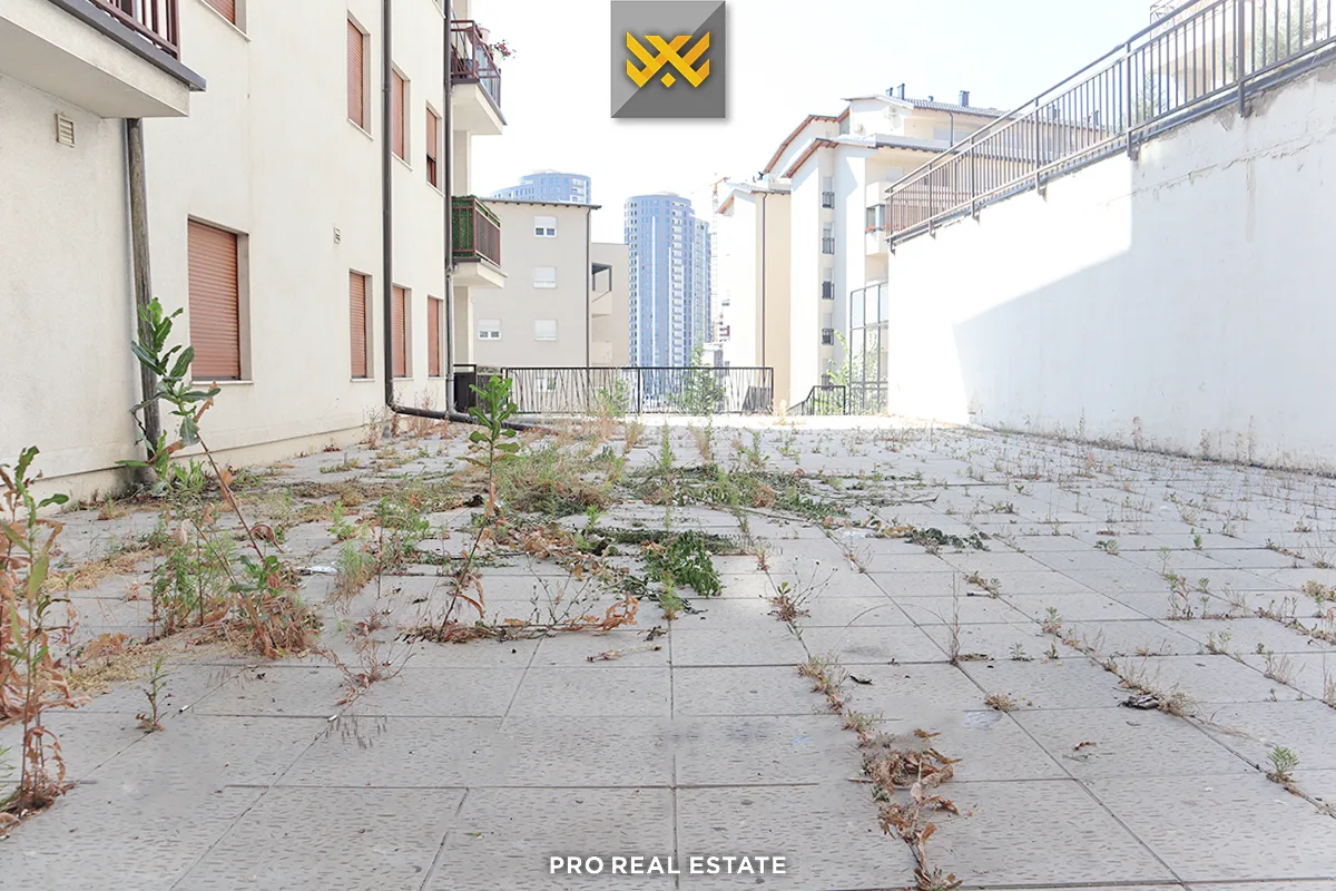 Lokal / Zyrë 208m² + 200m² për #SHITJE në Dragodan