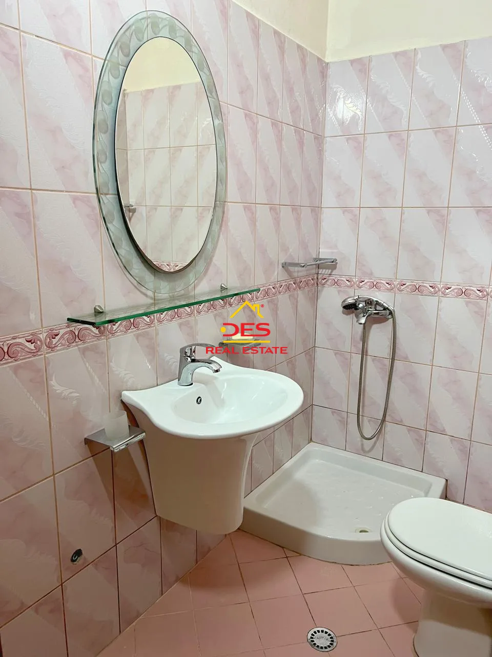 Jepet me qira apartament 2+1+2 te “rruga e çipajve , vlorë