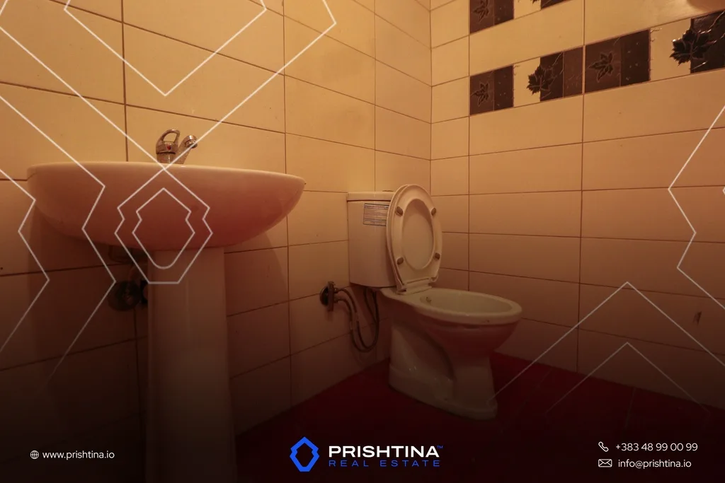Lokal me qira 76m² në Rrugën Muharrem Fejza