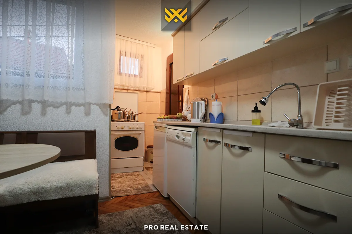 Shtëpi 90m² për #SHITJE në Lagjen Medresa.