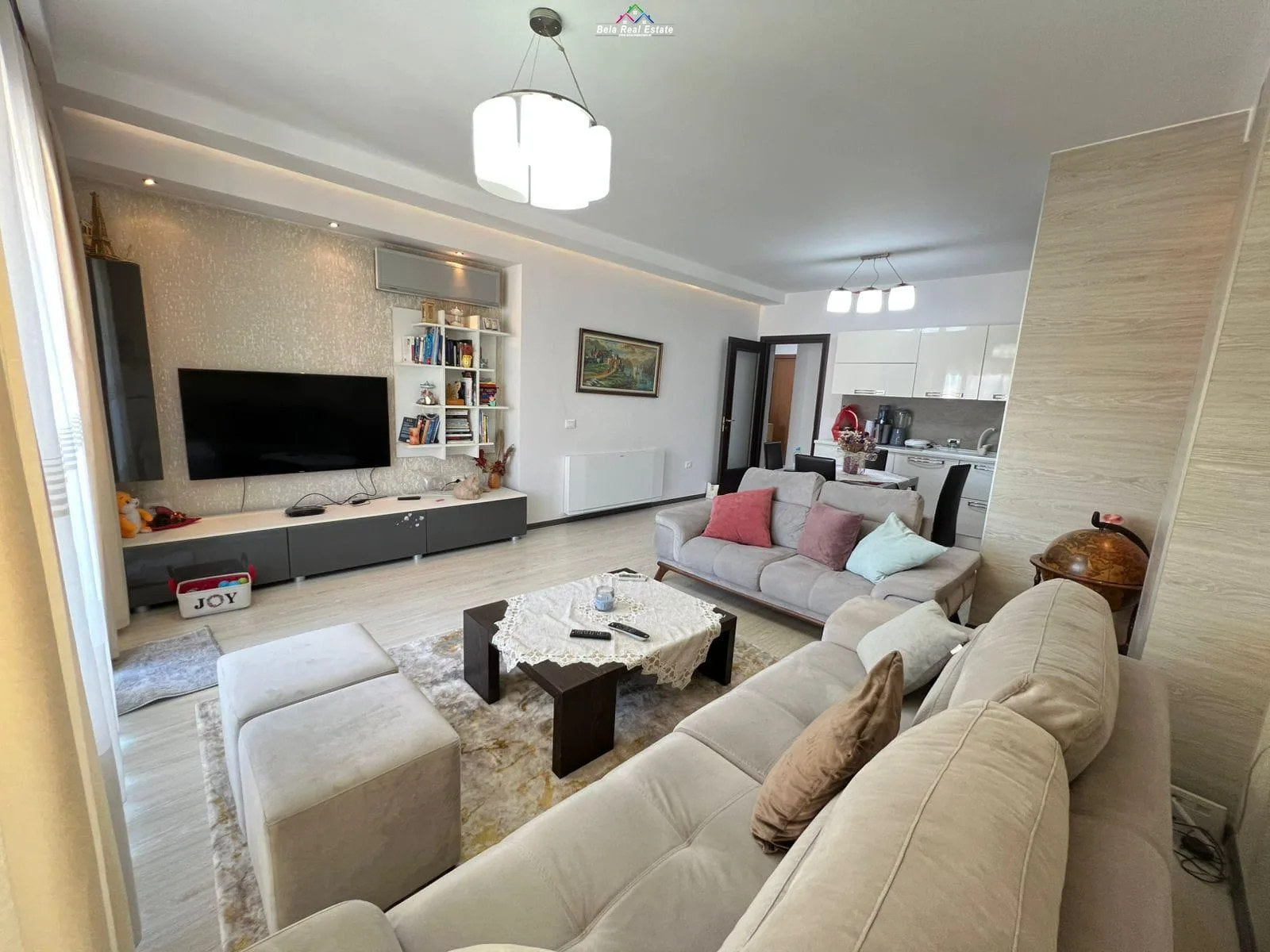 Apartament Me Qera 2+1 Tek Pazari i Ri (ID B2201096) Tirane