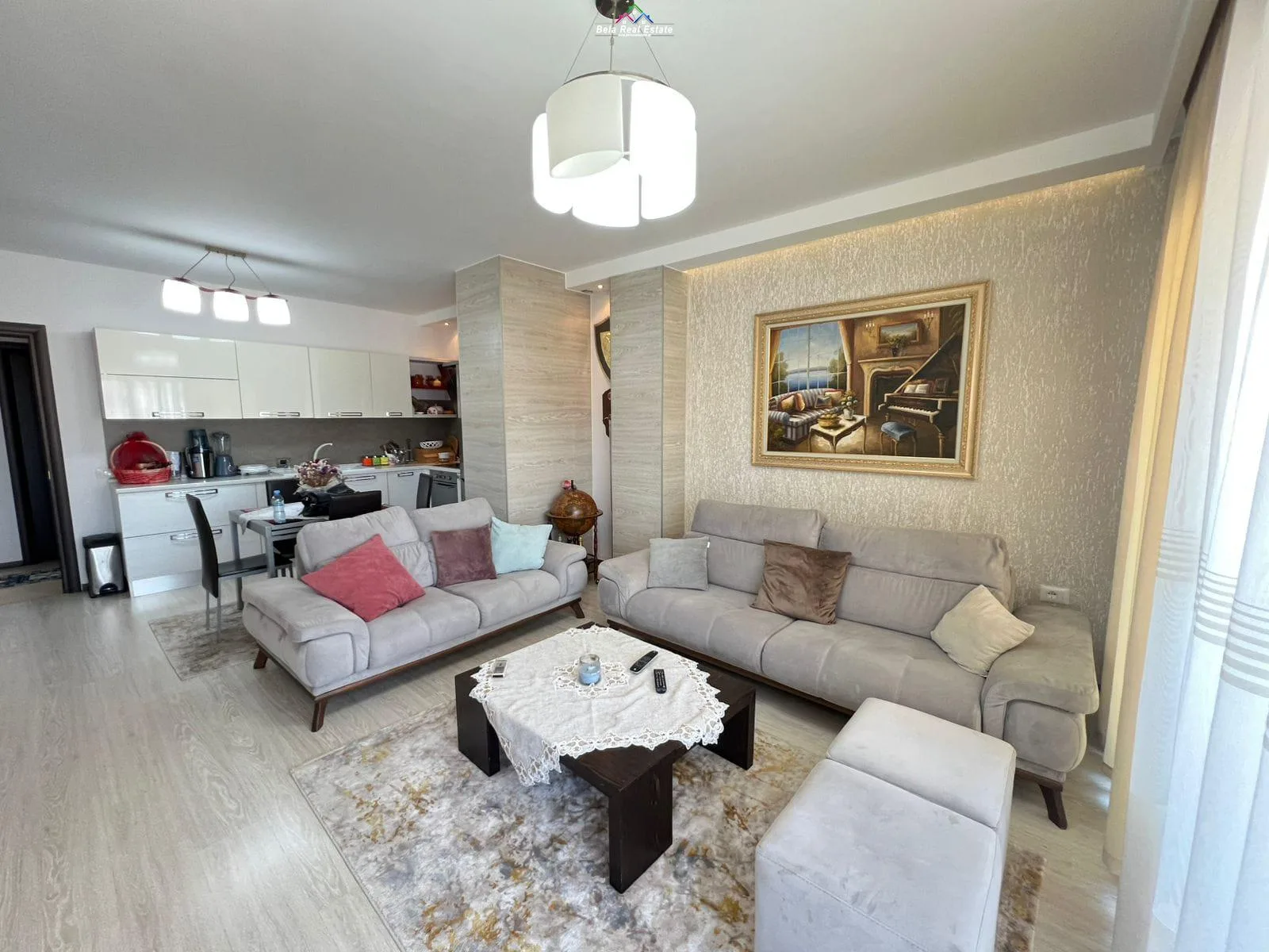 Apartament Me Qera 2+1 Tek Pazari i Ri (ID B2201096) Tirane