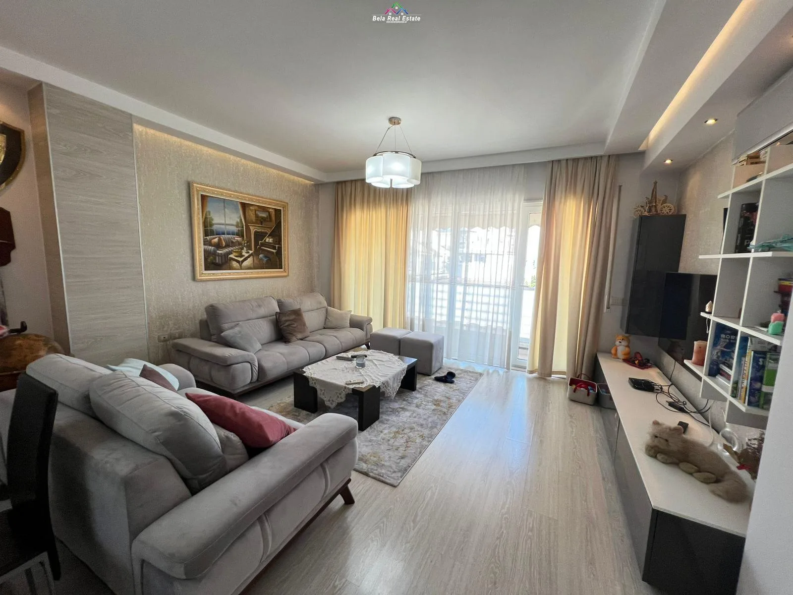 Apartament Me Qera 2+1 Tek Pazari i Ri (ID B2201096) Tirane