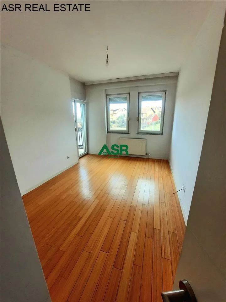 #ID:3377 Banesë/zyre 113m2 me #qira në rr.B