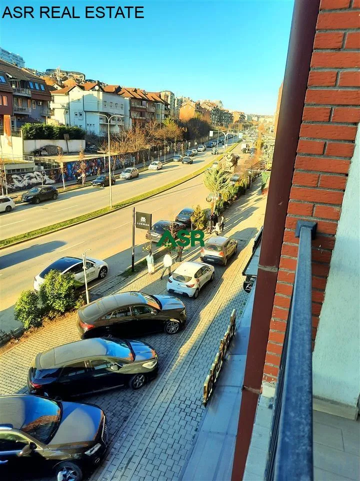 #ID:3377 Banesë/zyre 113m2 me #qira në rr.B