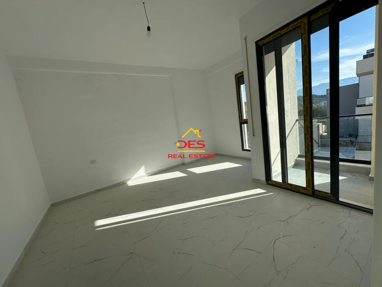 Shitet apartament 1+1 + garazh në radhimë ,vlorë.