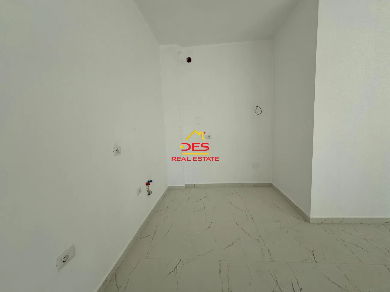 Shitet apartament 1+1 + garazh në radhimë ,vlorë.