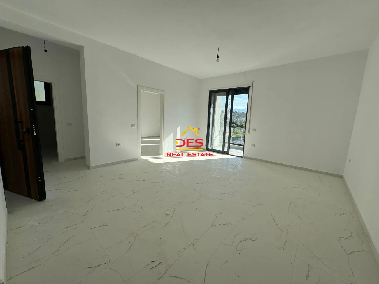 Shitet apartament 1+1 + garazh në radhimë ,vlorë.