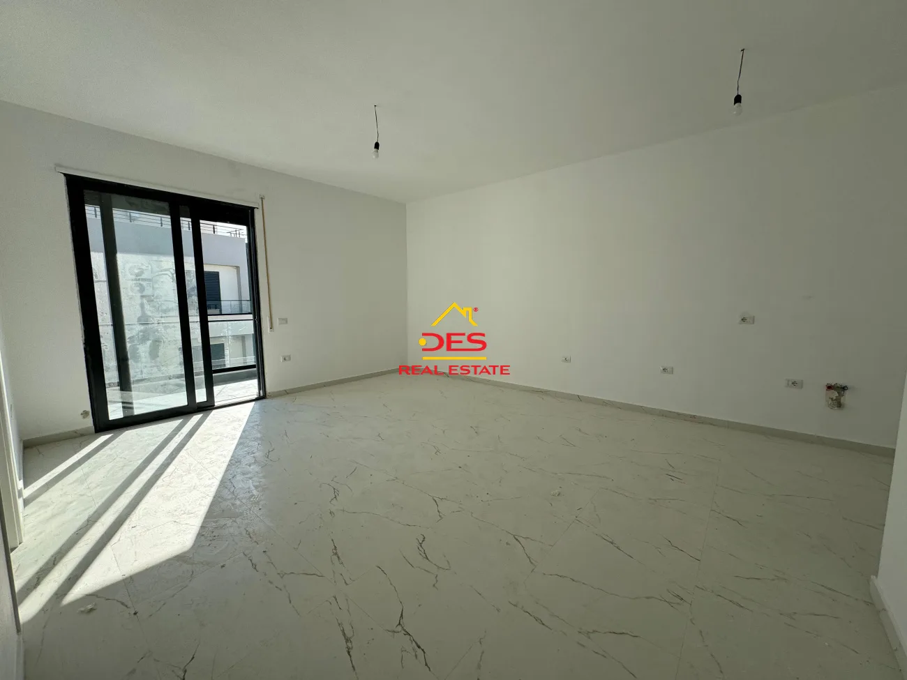 Shitet apartament 1+1 + garazh në radhimë ,vlorë.
