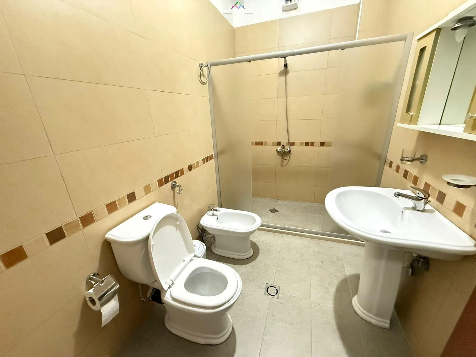 Apartament Me Qera 2+1+2 Ne Qender (ID B2201705) Tirane