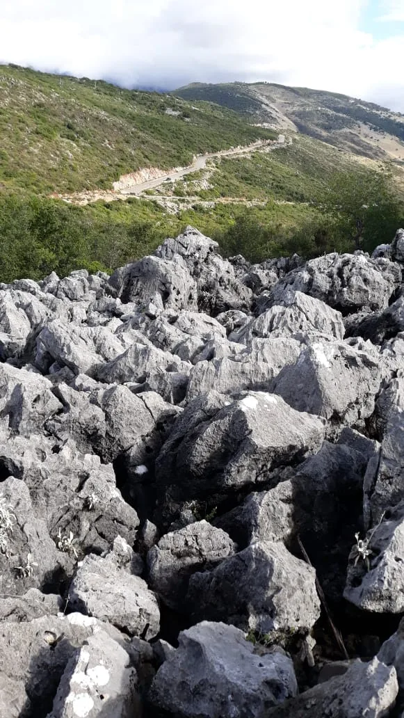 Shitet tokë arë afër plazhit të jalit vuno, himarë