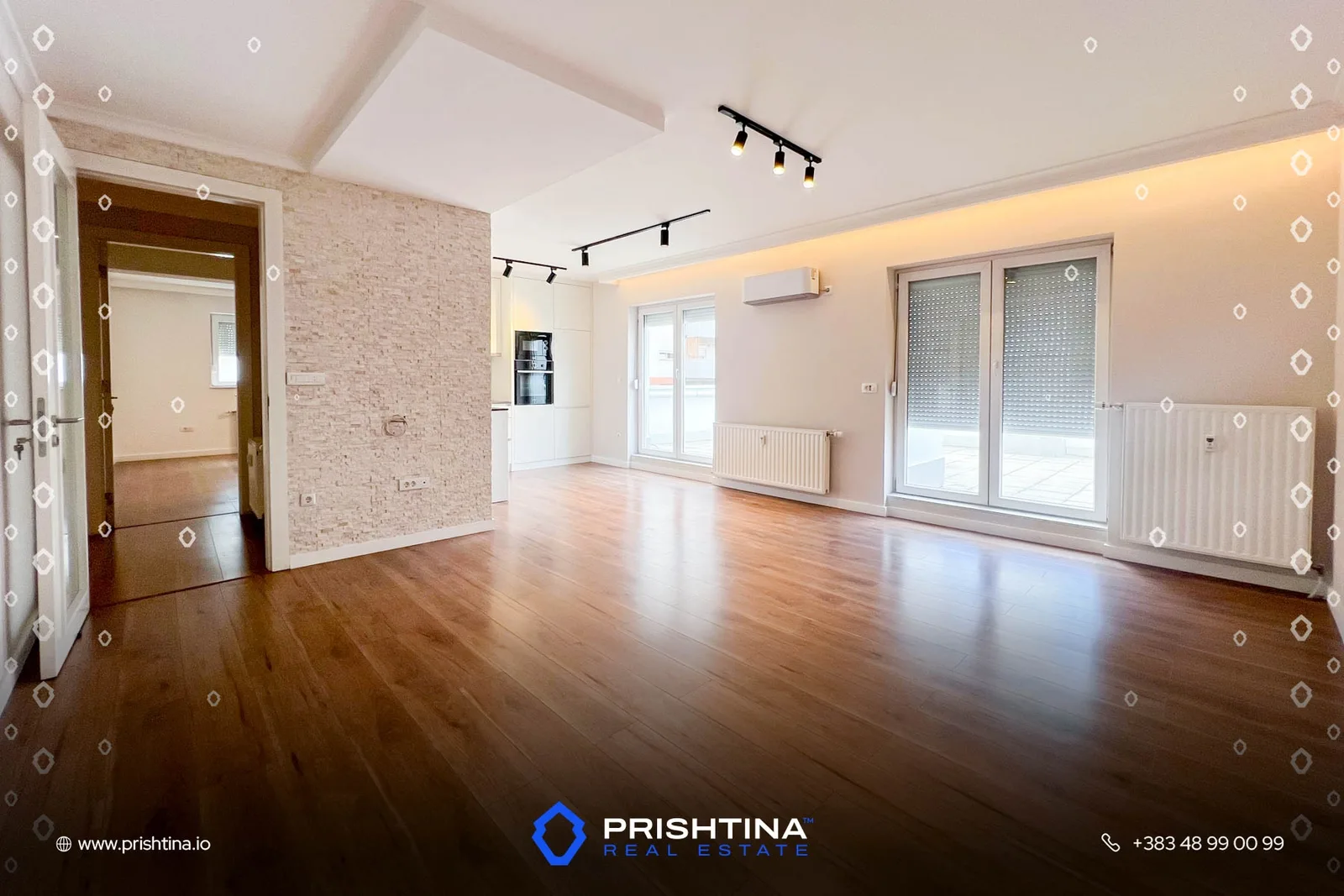 Banesë me qira 136m² + 40m² terasë në Arbëri