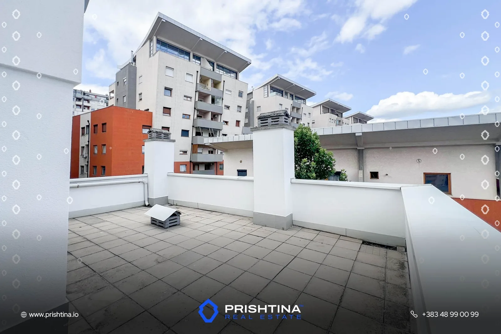 Banesë me qira 136m² + 40m² terasë në Arbëri