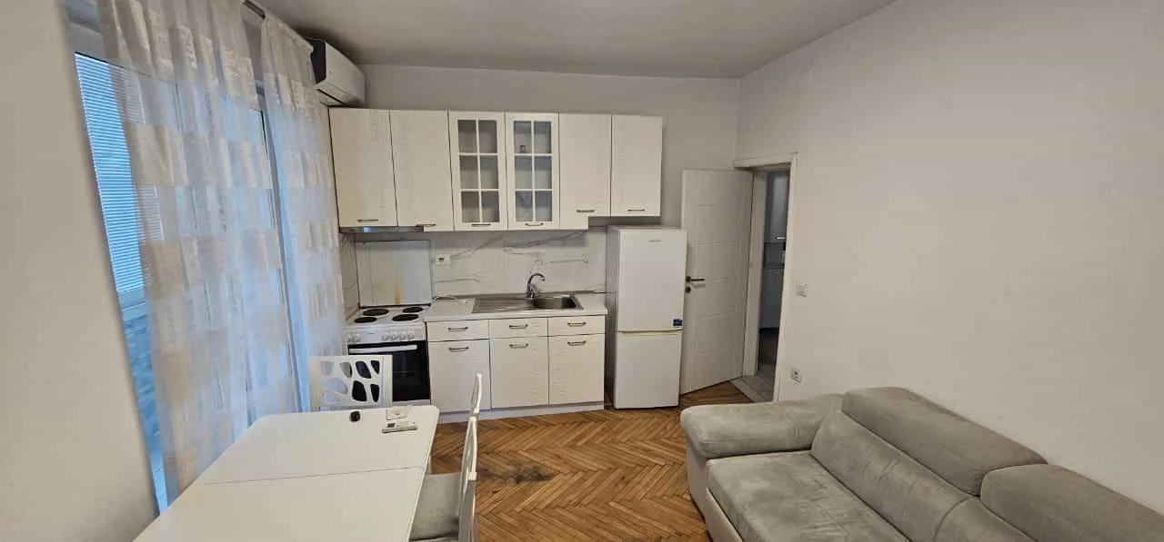 Apartament Me Qera 1+1 Tek Rruga e Barrikadave (ID B211362) Tirane