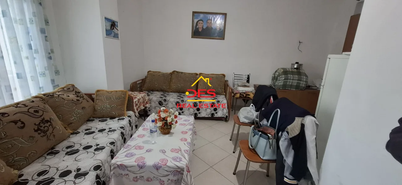 Shitet apartament 1+1 pranë sheshit të flamurit ,vlorë