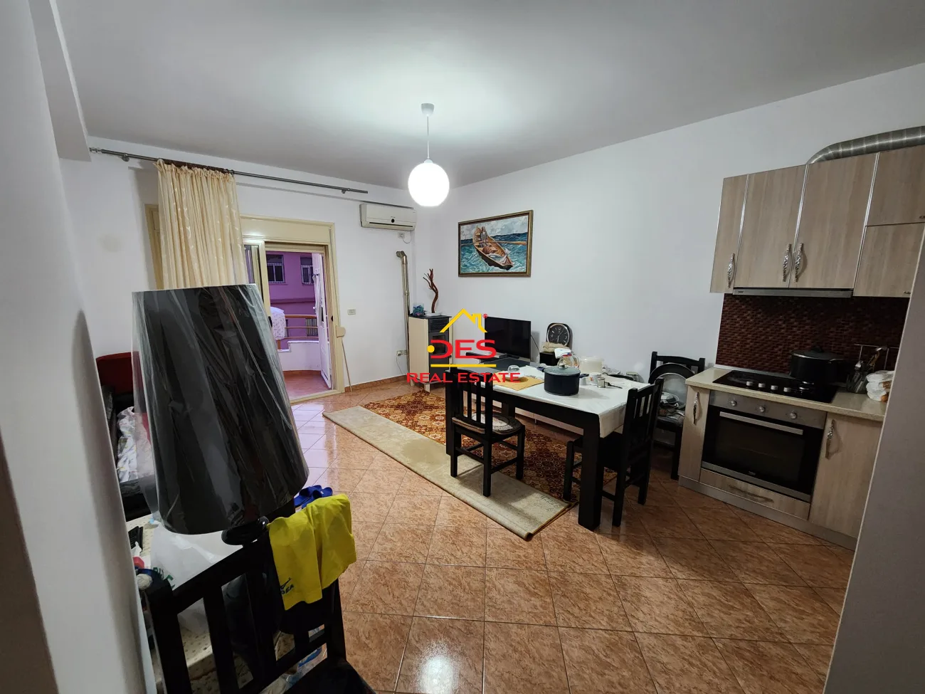 Shitet apartament 1+1 pranë befotrofit,vlorë